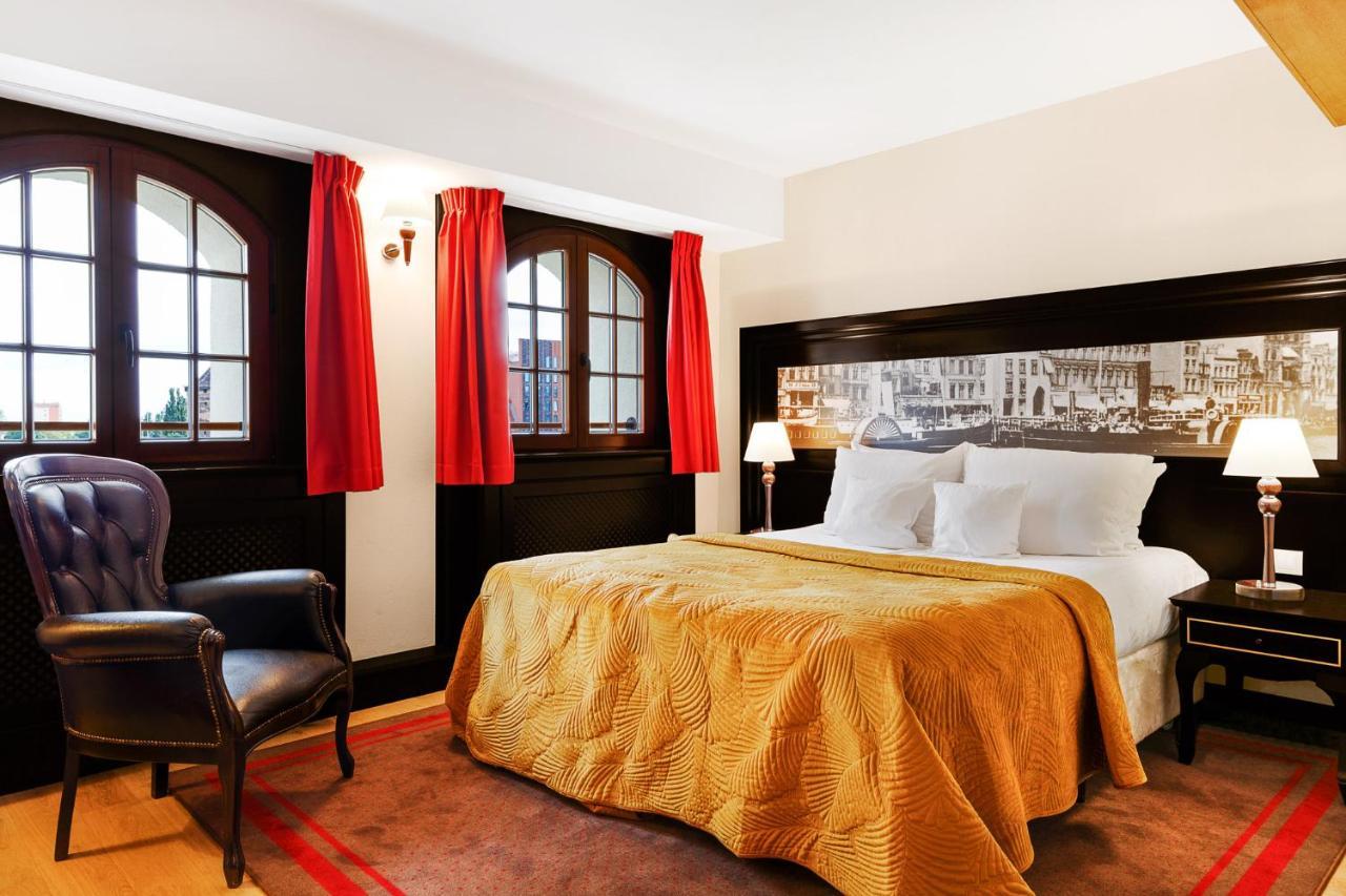 Hotel Gdansk Boutique Exterior foto A room at the Hotel de Crillon