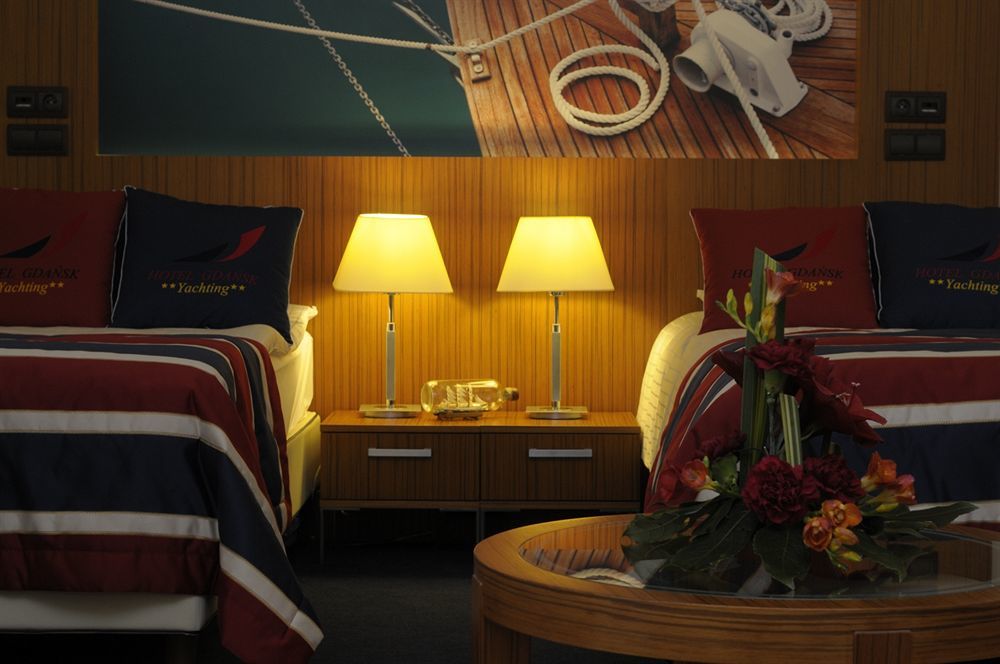 Hotel Gdansk Boutique Exterior foto A guest room on the Queen Mary