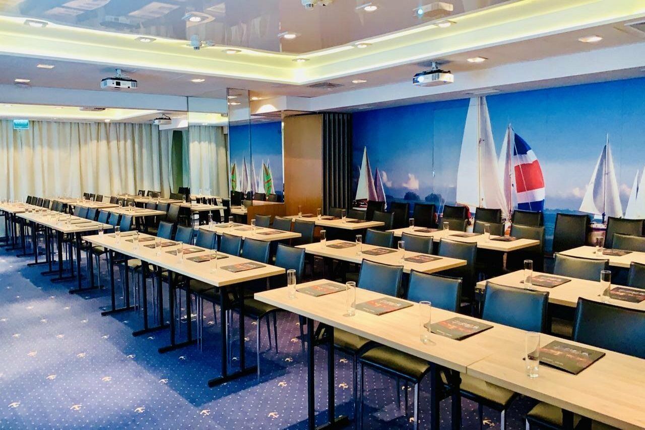 Hotel Gdansk Boutique Exterior foto The conference room of the French Senate